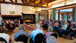 Pot d'accueil avec Jérôme Richard au village vacances la Châtaigneraie pour le séjour danses et accordéon